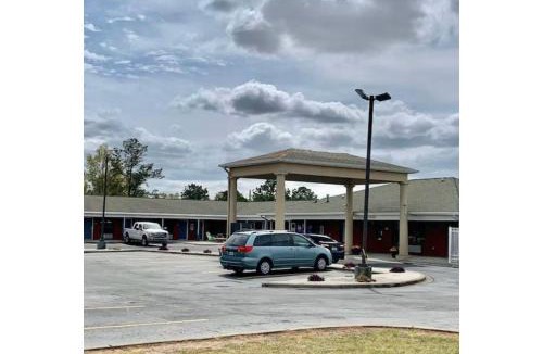 Sneads Hotel | Lake Seminole Inn