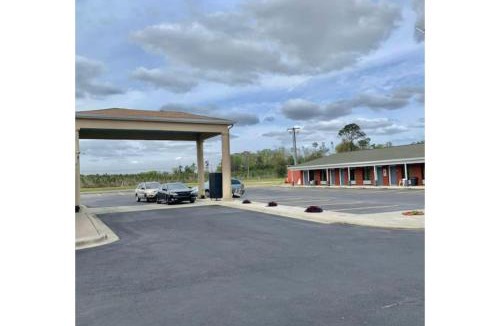 Sneads Hotel | Lake Seminole Inn