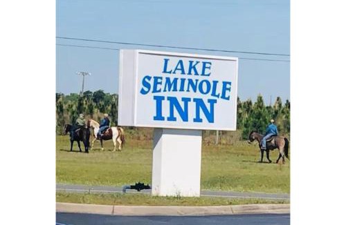 Sneads Hotel | Lake Seminole Inn