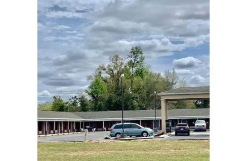 Sneads Hotel | Lake Seminole Inn