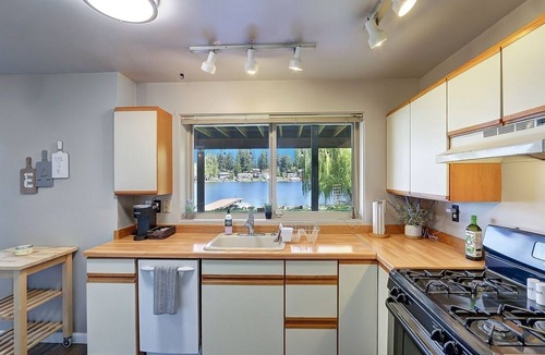 Picnic Point-North Lynnwood House | Lake Serene Beachfront, Lower- Level Unit