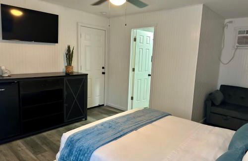 Monticello Hotel | Lake Shafer Resort