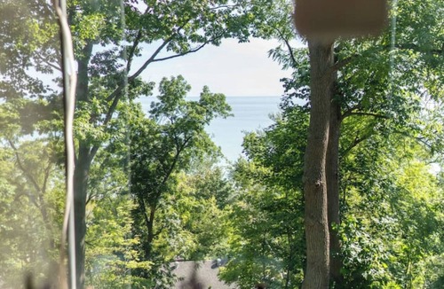 Central Elgin Cottage | Lake side, beach access, 50s Inspired cottage in Port Stanley, ON!