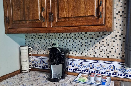 Sardis House | Lake side cabin with spacious den