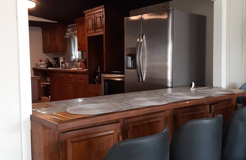 Sardis House | Lake side cabin with spacious den