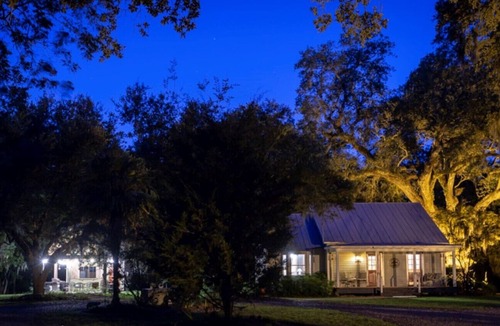 Breaux Bridge House | Lake Side Cottage with Two Bed Rooms on Private Pond at Country Charm B&B