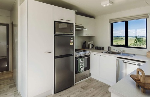 Tarurutangi Cabin | Lake Side Country Cabin