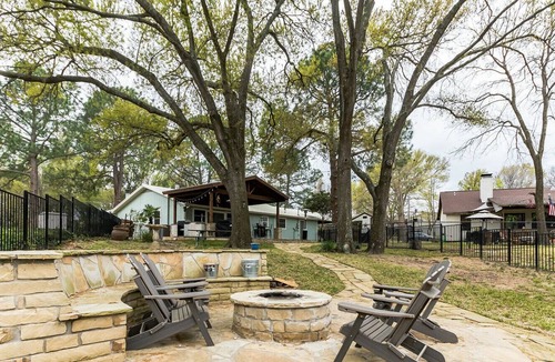 Leisure Land House | ☆Lake Side Getaway☆ Family Ready | Ace Location
