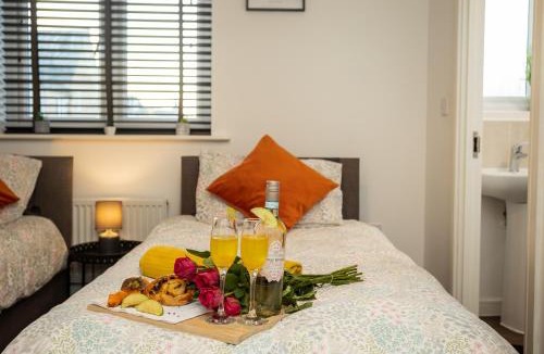 Oakham House | Lake Side Home Stay