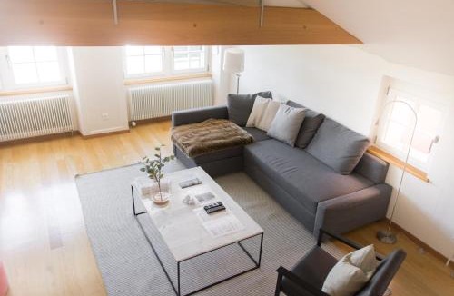 Old Town Apartment | Lake Side Location Bellevue