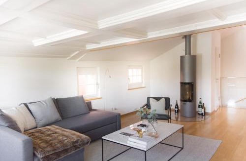 Old Town Apartment | Lake Side Location Bellevue
