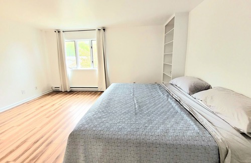 Plattsburgh House | Lake-side whole house