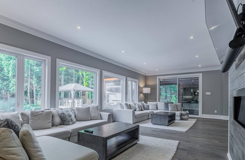 Oro-Medonte House | Lake Simcoe Cottage with pool & hot tub