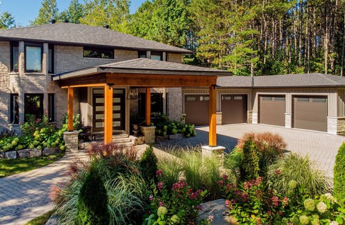 Oro-Medonte House | Lake Simcoe Cottage with pool & hot tub