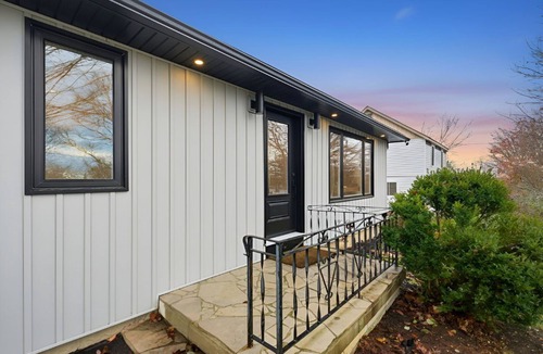 Beaverton House | Lake Simcoe Ice Fishing Basecamp Sleeps 10–12 Heated Shop
