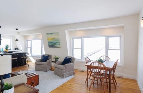Beaverton House | Lake Simcoe Waterfront Tranquil Lakeside Boathouse