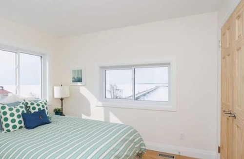 Beaverton House | Lake Simcoe Waterfront Tranquil Lakeside Boathouse