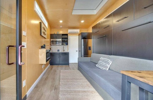 Madras House | Lake Simtustus Resort Crown Point Tiny Home #12 - Hot Tub