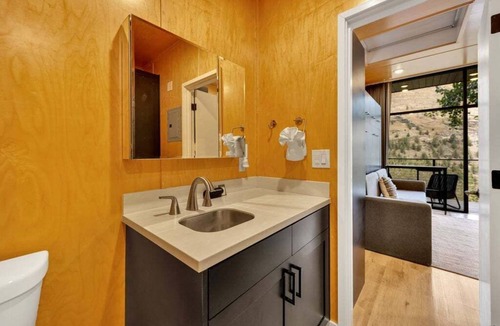 Madras House | Lake Simtustus Resort Crown Point Tiny Home #12 - Hot Tub