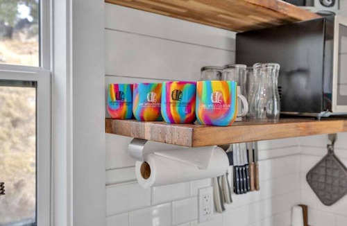 Madras House | Lake Simtustus Resort Juniper Hill Tiny Home #10 - Hot Tub