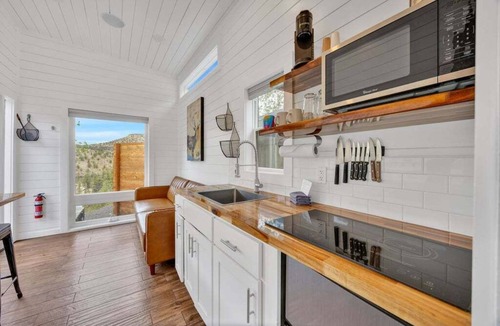 Madras House | Lake Simtustus Resort Juniper Hill Tiny Home #12 - Hot Tub