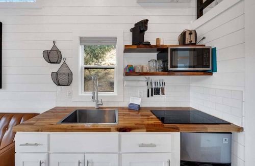 Madras House | Lake Simtustus Resort Juniper Hill Tiny Home #12 - Hot Tub