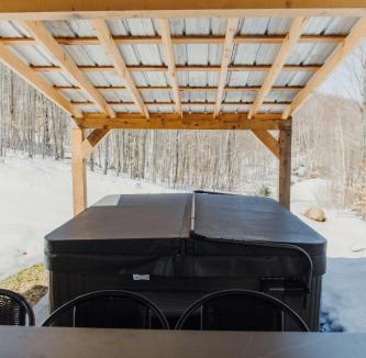 Chertsey Ski Chalet | Lake Spa and Pool table - Le Gaia