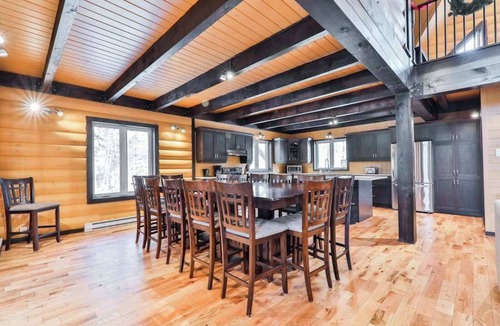 Grenville-sur-la-Rouge Ski Chalet | Lake, Spa, Forest Fun & Game room | Le Grand Chene