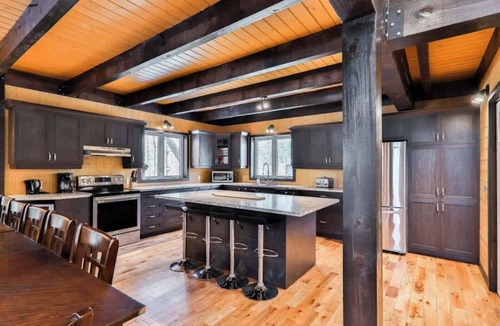 Grenville-sur-la-Rouge Ski Chalet | Lake, Spa, Forest Fun & Game room | Le Grand Chene