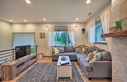 Lochsloy House | Lake Stevens Getaway 2 Decks with River Views