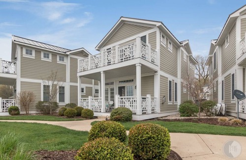 Saugatuck House | Lake Street Townhome #7