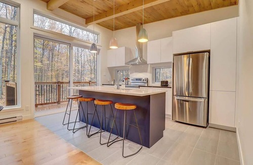 Eastman Ski Chalet | Lake Stukely on foot - Chenin Blanc