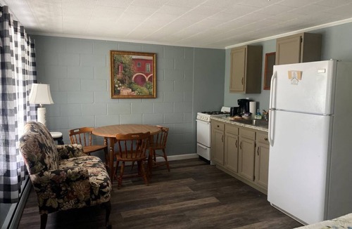 Holderness Hotel | Lake Suite 7, Full Kitchen, Private Beach + Dock Access