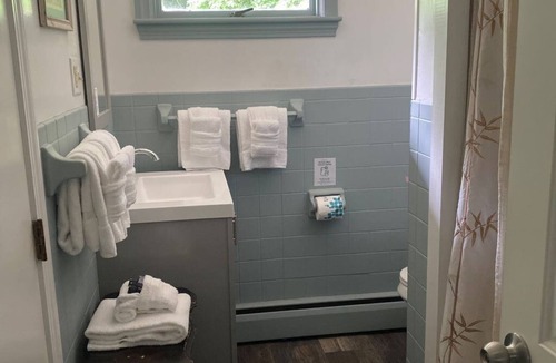 Holderness Hotel | Lake Suite 7, Full Kitchen, Private Beach + Dock Access