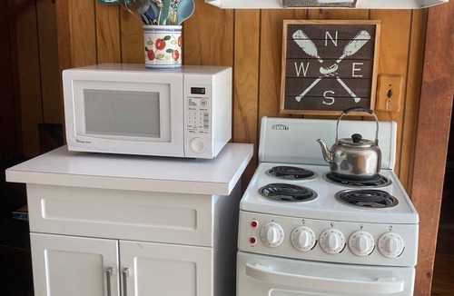 Newbury Cottage | Lake Sunapee, Cozy, Lakefront - Affordable - 4 Season - Cottage