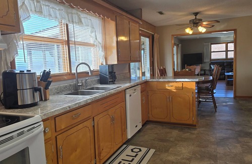 Shirley House | Lake Sunsets close to public boat ramp, Clinton AR and Farfield Bay