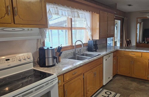 Shirley House | Lake Sunsets close to public boat ramp, Clinton AR and Farfield Bay