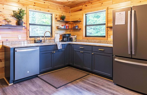Paradise Cabin | Lake Superior Beach Access, 2BR, Sleeps 6