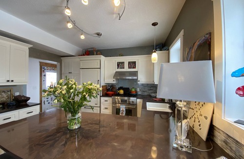 Observation Hill House | Lake Superior Panoramic View! Comfortable Spaces, Deck, Gourmet Kitchen & more!