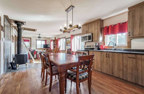 Saint-Michel-des-Saints Ski Chalet | Lake Taureau Shore | Le Grand Manitou