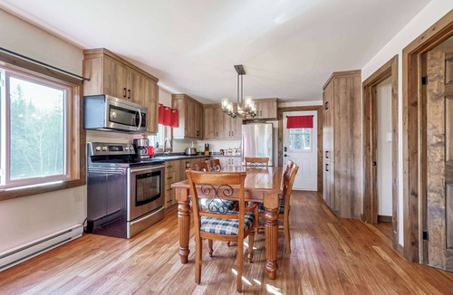 Saint-Michel-des-Saints Ski Chalet | Lake Taureau Shore | Le Grand Manitou