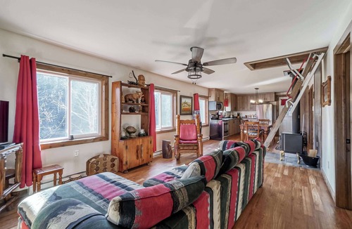 Saint-Michel-des-Saints Ski Chalet | Lake Taureau Shore | Le Grand Manitou