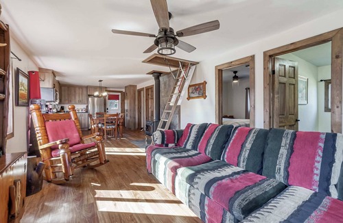 Saint-Michel-des-Saints Ski Chalet | Lake Taureau Shore | Le Grand Manitou