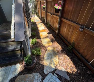 Al Tahoe House | Lake Tahoe Luxury Guest Quarters