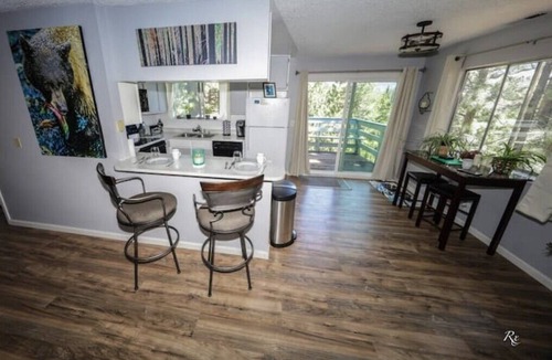 Country Club Estates House | Lake Tahoe Mountains - Kayaks, Bikes, Pet friendly