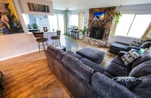 Country Club Estates House | Lake Tahoe Mountains - Kayaks, Bikes, Pet friendly