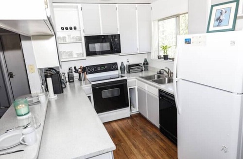 Country Club Estates House | Lake Tahoe Mountains - Kayaks, Bikes, Pet friendly