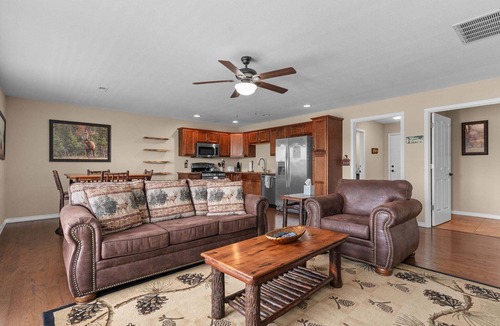 Branson House | Lake Taneycomo Lakefront Lodge on 6 Acres Sleeps 16 Free Group Tickets