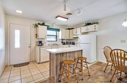 Lake Tansi Condo | Lake Tansi Cabin – 2BR, Sleeps 8, Full Kitchen & Cozy Living Room!