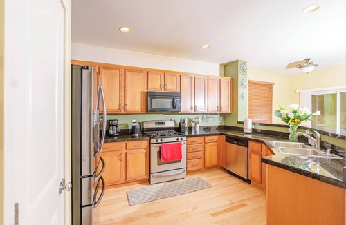 Bonney Lake House | Lake Tapps Guest House